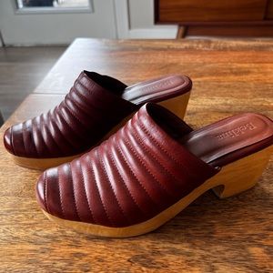 Beklina Ribbed Clog, size 8.5